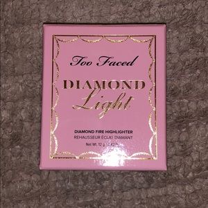 Too faced diamond light highlighter